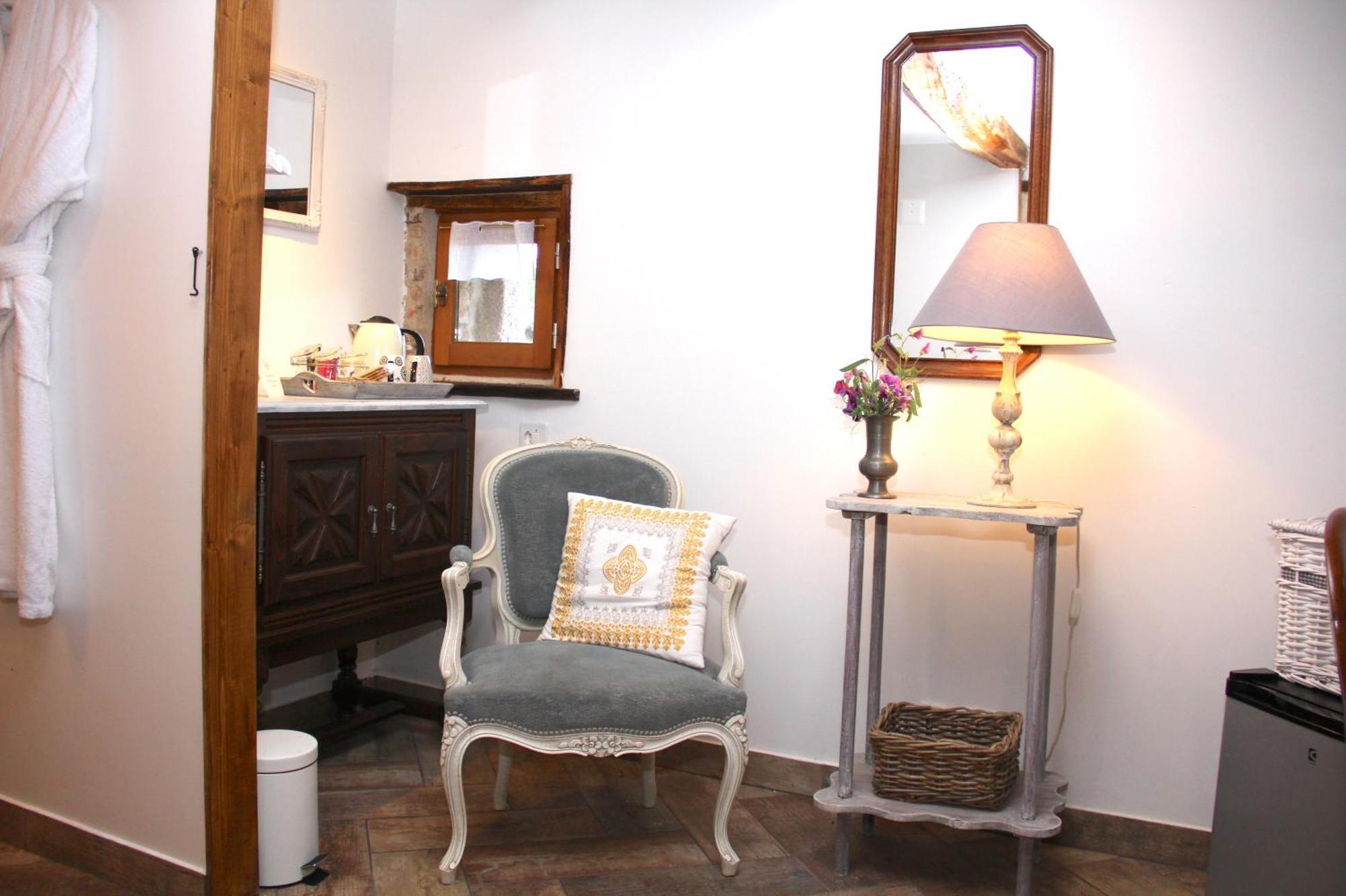 Bed and Breakfast La Belle Ame Saint-Priest-des-Champs Номер фото