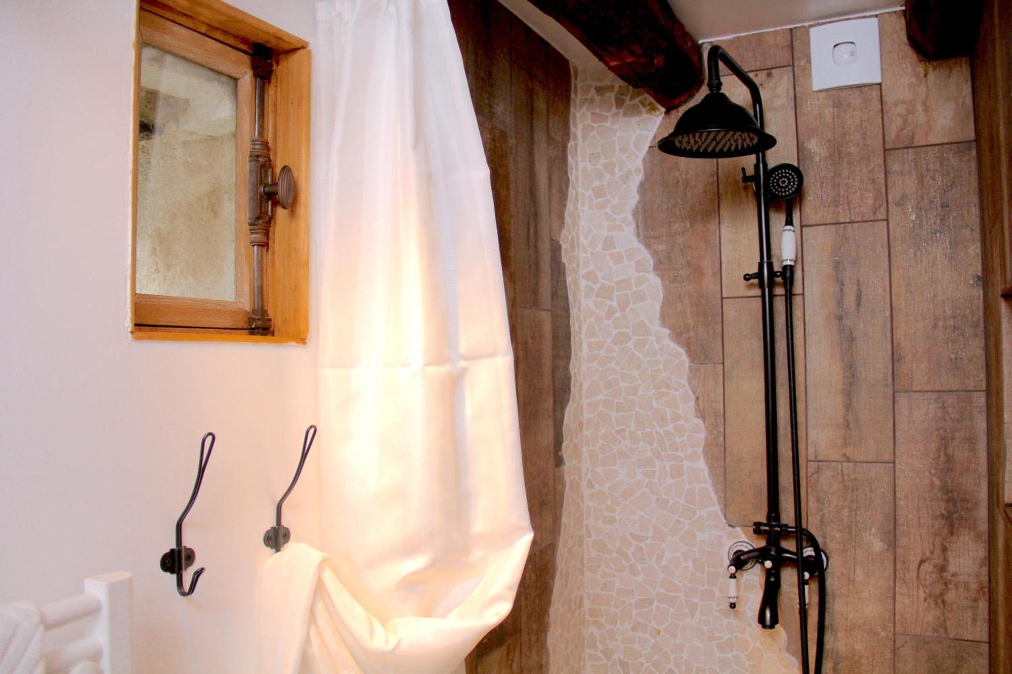 Bed and Breakfast La Belle Ame Saint-Priest-des-Champs Номер фото